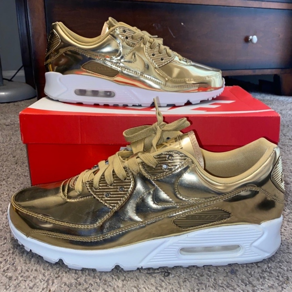 Preowned air max matallic gold size 12 men’s